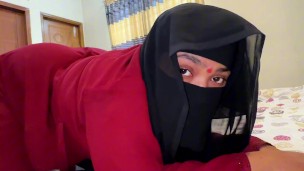 Big Ass Moroccan Hot Muslim 20 year Old Single Girl is So hot on bed now she want fuck from stranger