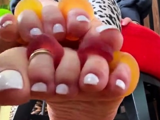 Seductive feet tease on camera as Jayden and Taylor explore intimate desires up close