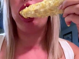 Large amateur cam woman uses two of her toys to masturbate