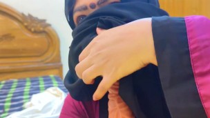 POV: Arab Muslim Maid See Boss’s Cock When She Bed Clean Then Hot Maid Give Him Blowjob – Beautiful