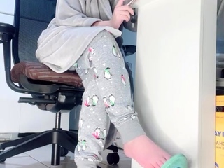 SnowPrincess aka snowpriness OnlyFans unleashes a wild pool party with unexpected guests